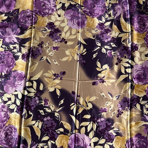 2244- Women’s Floral Scarf Purple & Cream  NWT 34.5”x34.5” NWT - Picture 3 of 10
